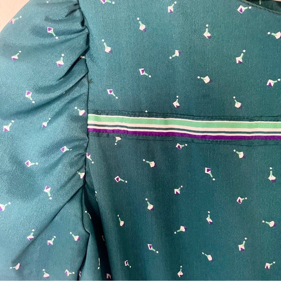 Vintage Print Dress w Pleat Bottom and Button Shoulders - Picture 7 of 8